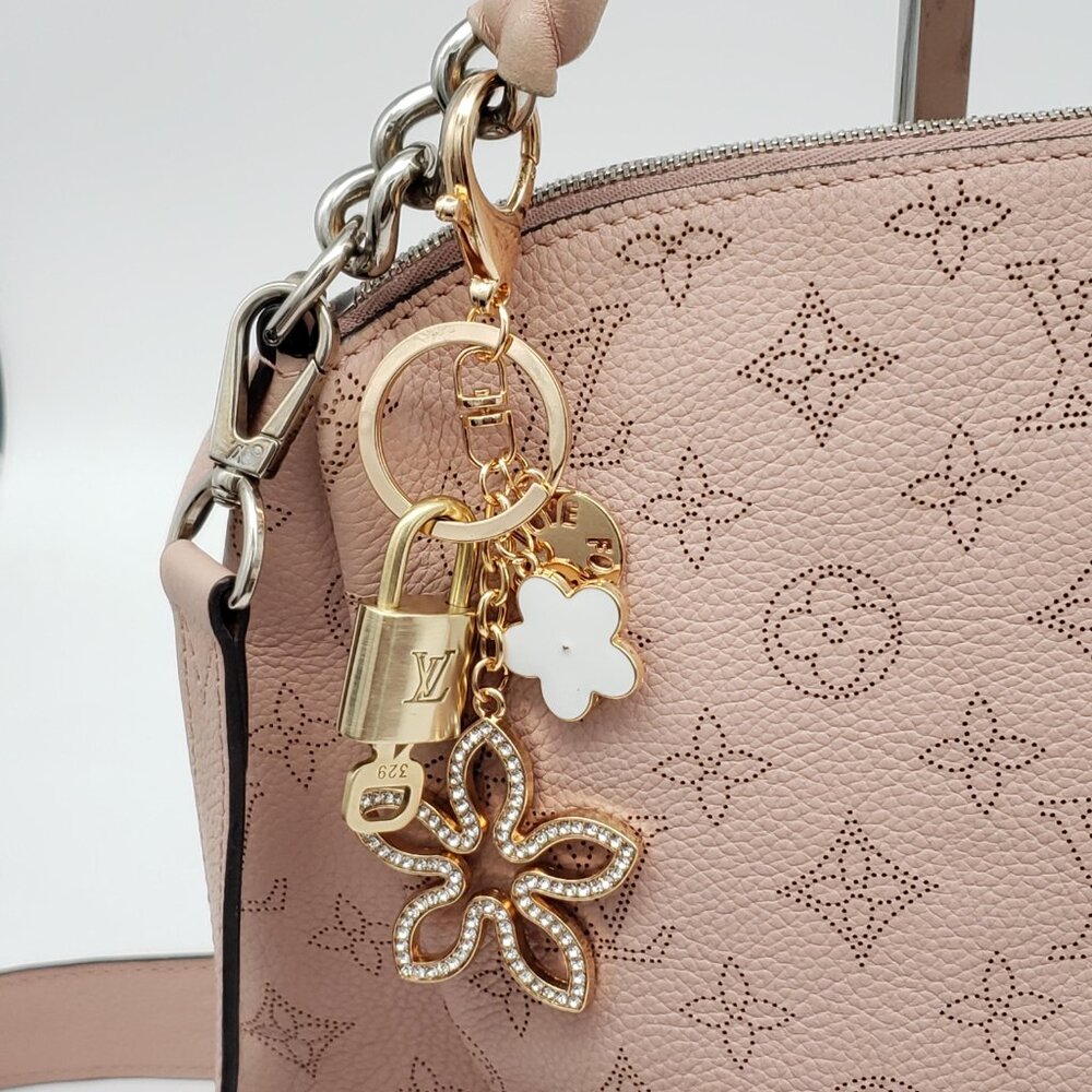 Authentic Louis Vuitton Gold Lock & Key ✨ Bag Charm Flower Keychain - Picture 4 of 9